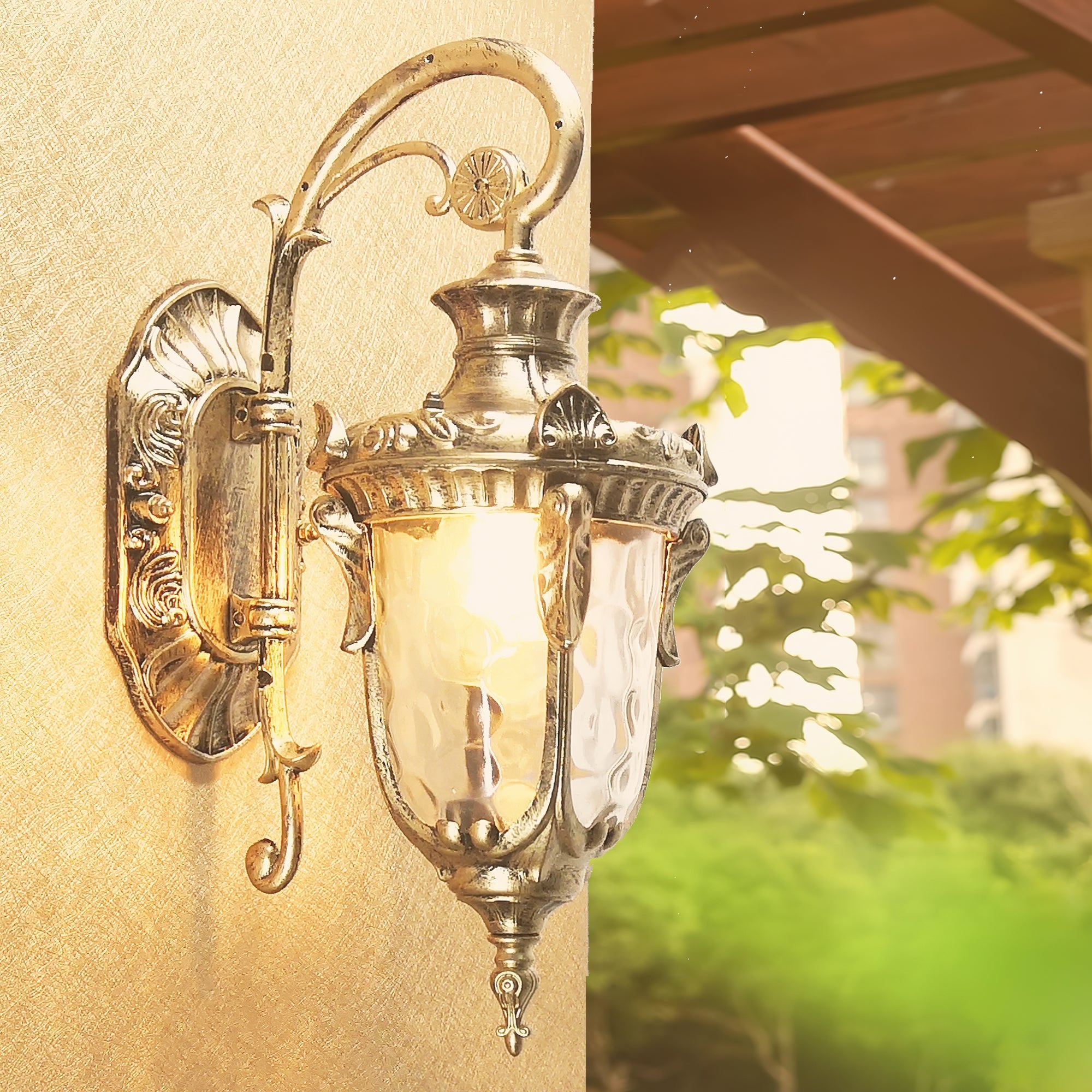 Heritage Outdoor Wall Lamp