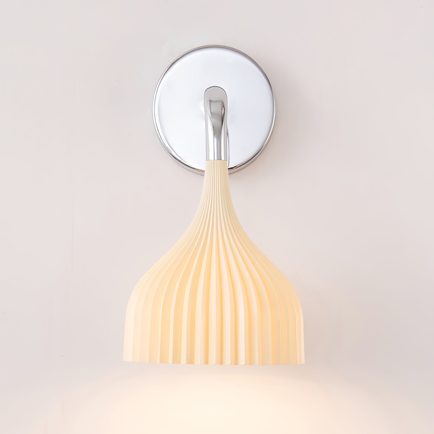 E Wall Lamp