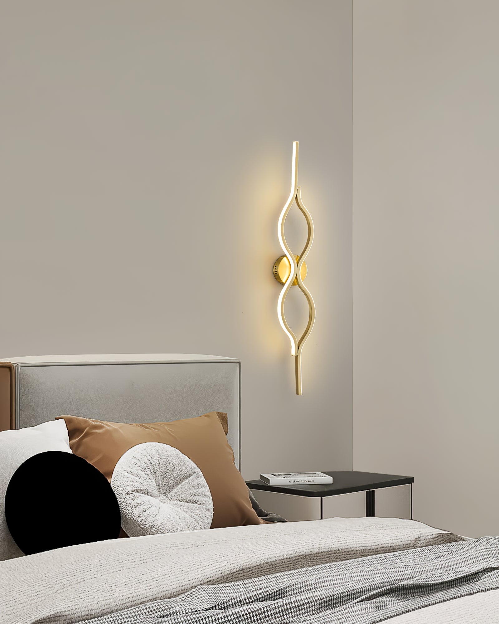 Twist Brass Wall Light