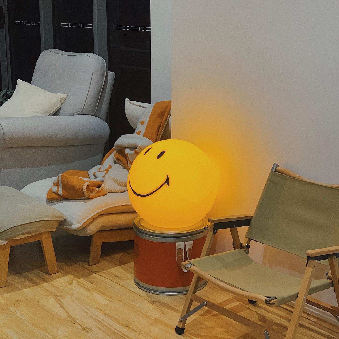 Smiling Table Lamp