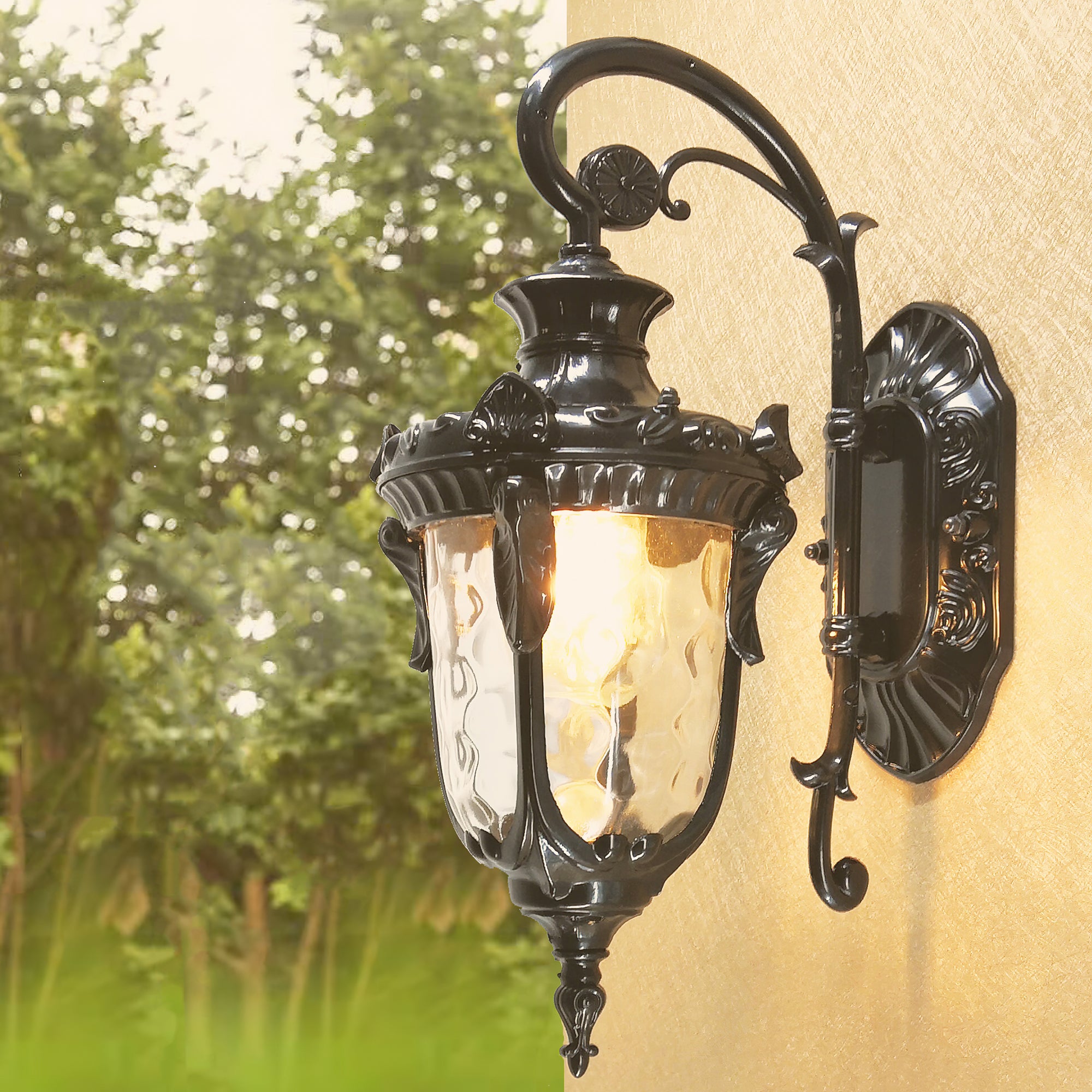 Heritage Outdoor Wall Lamp