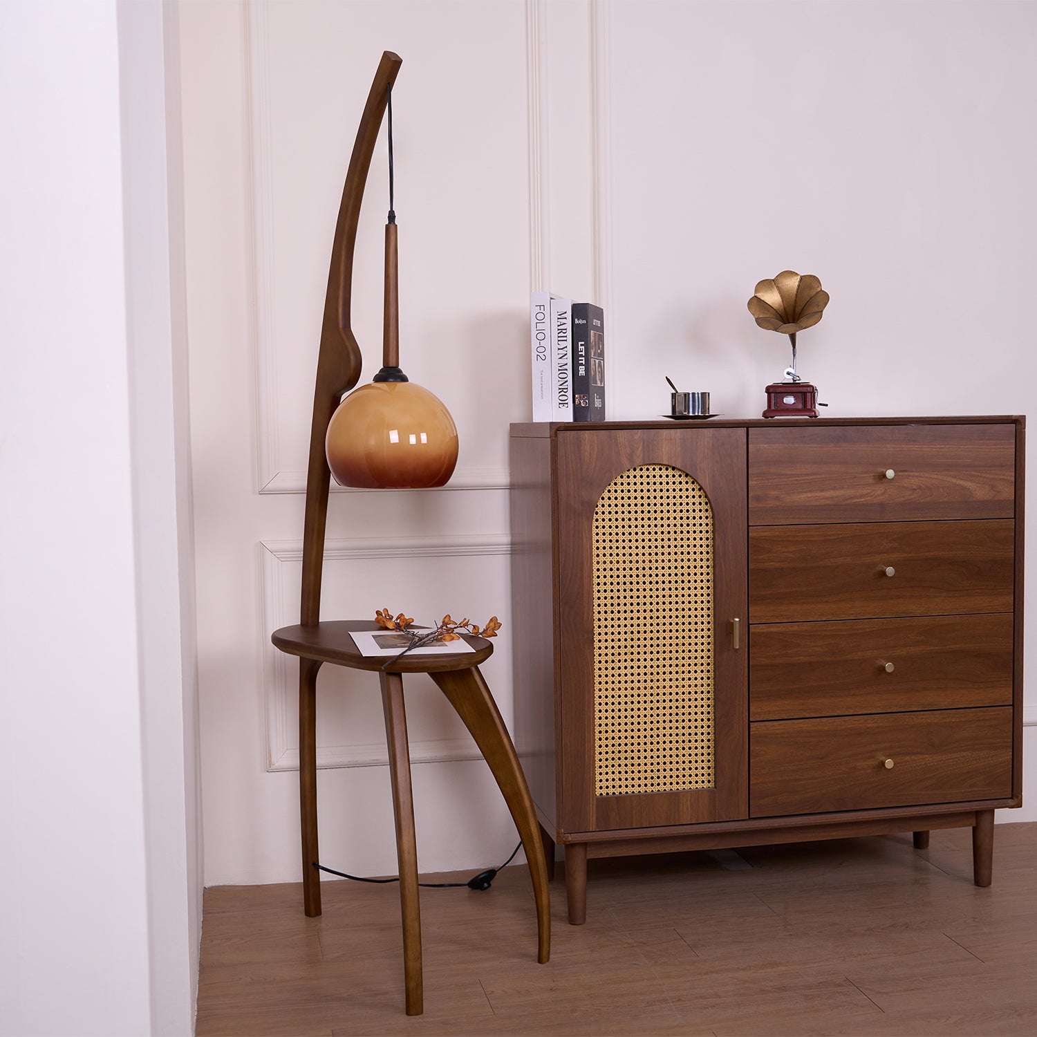 Curved Mantis Arm Floor Lamp