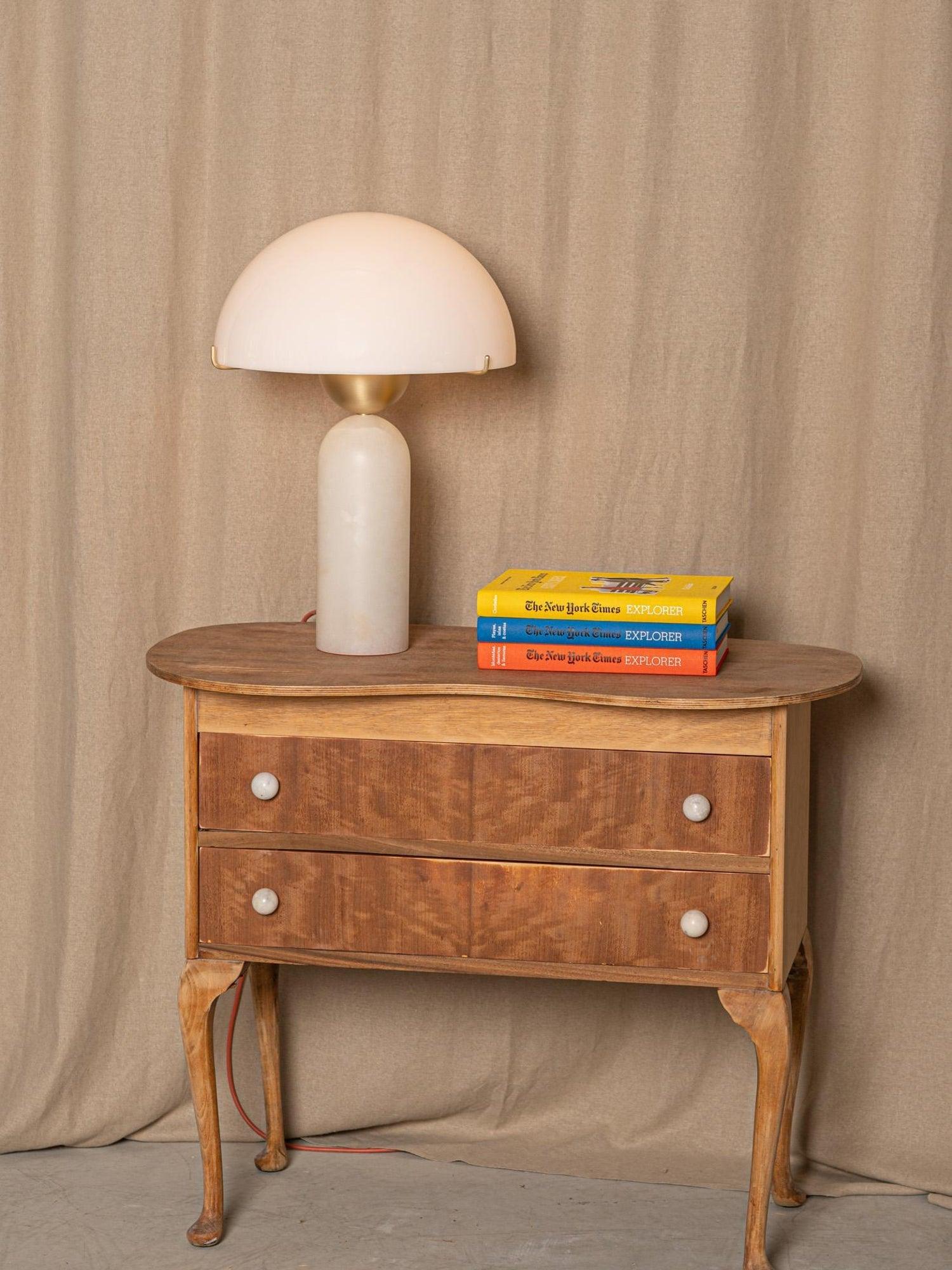 Peono Alabaster Table Lamp