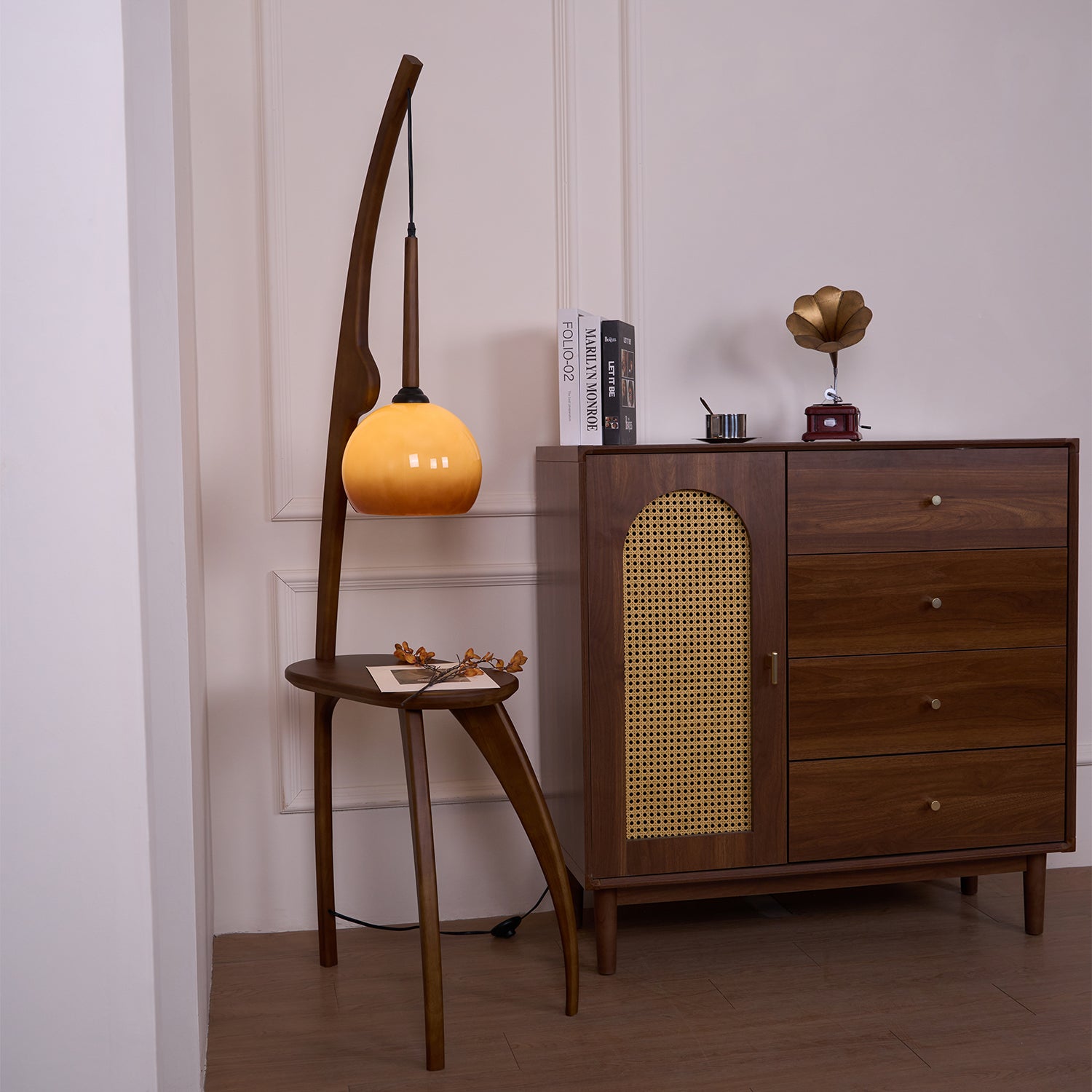 Curved Mantis Arm Floor Lamp