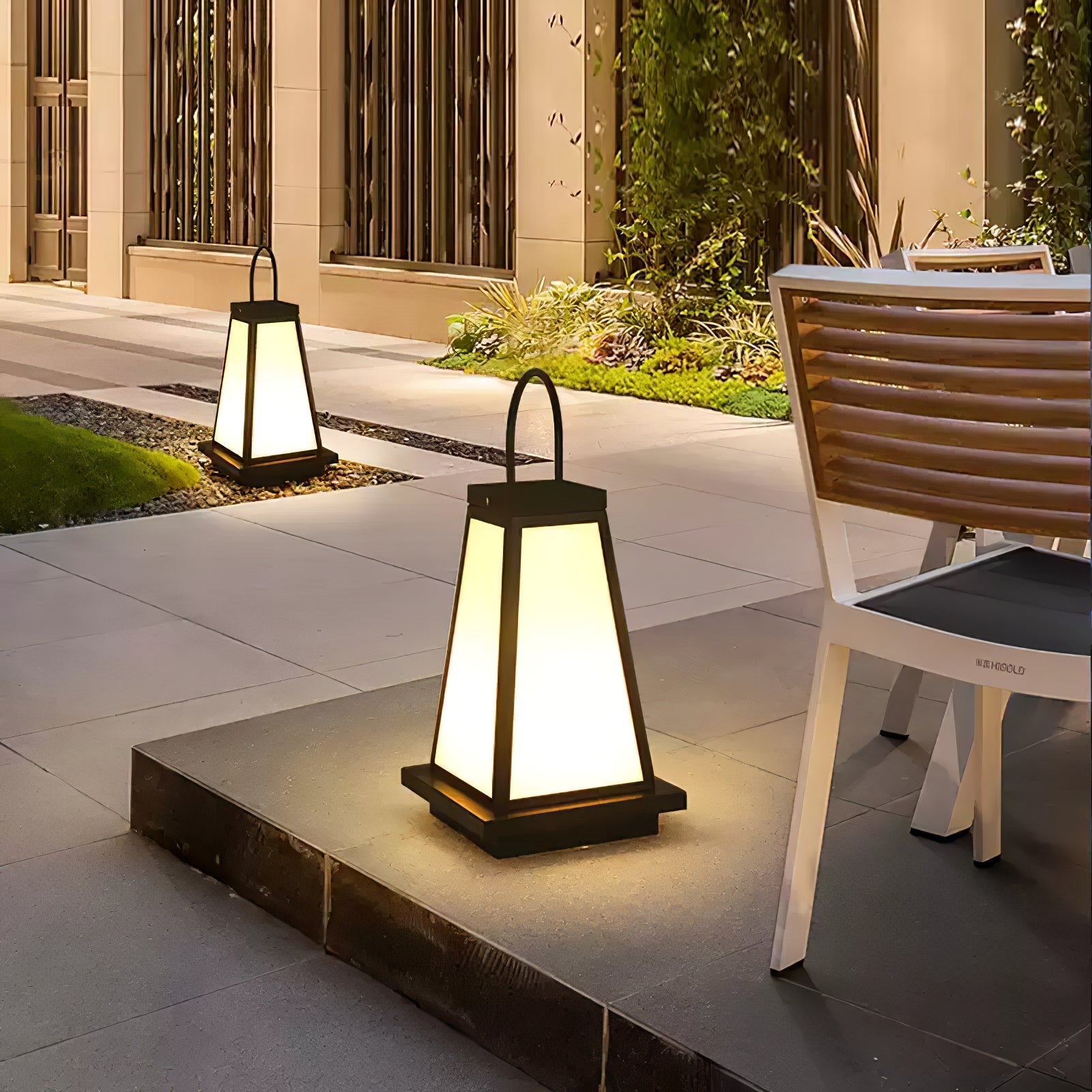 Roam Lantern Solar Outdoor Lamp