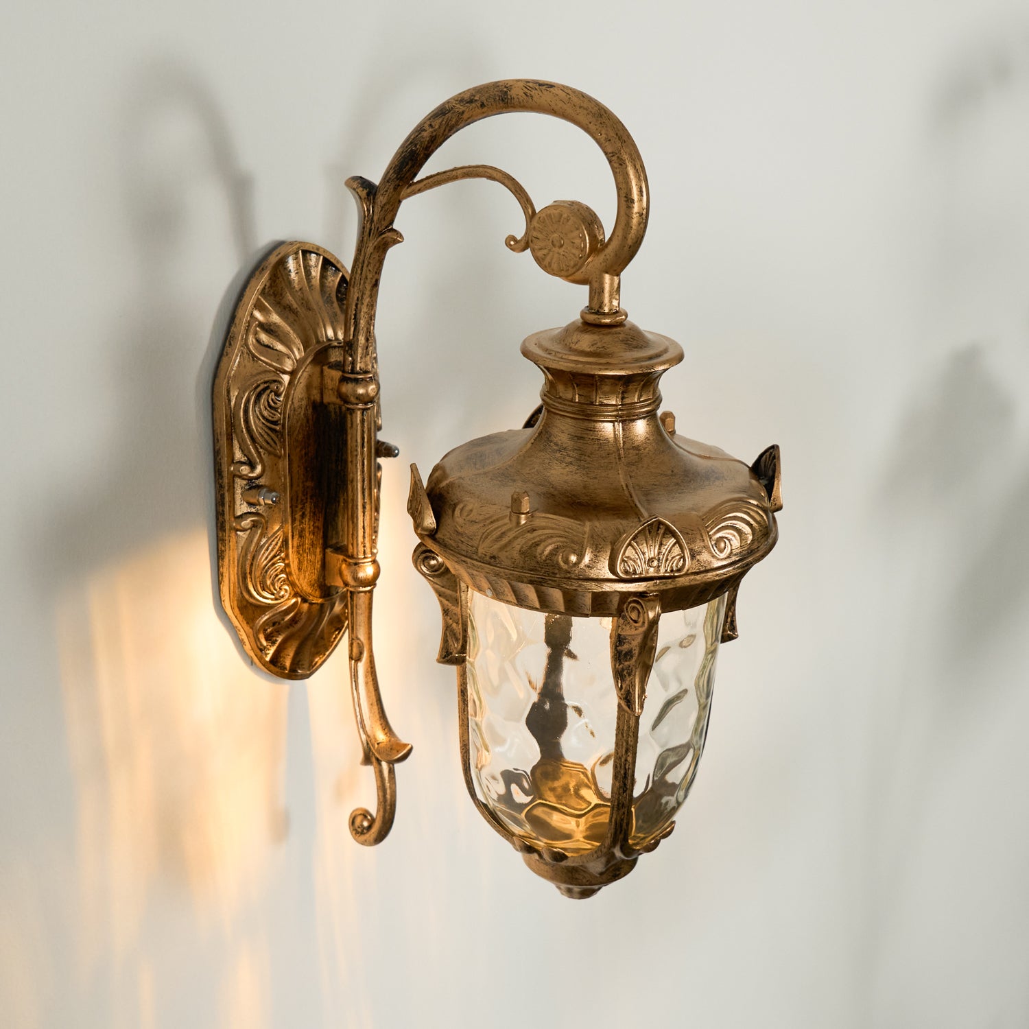 Heritage Outdoor Wall Lamp