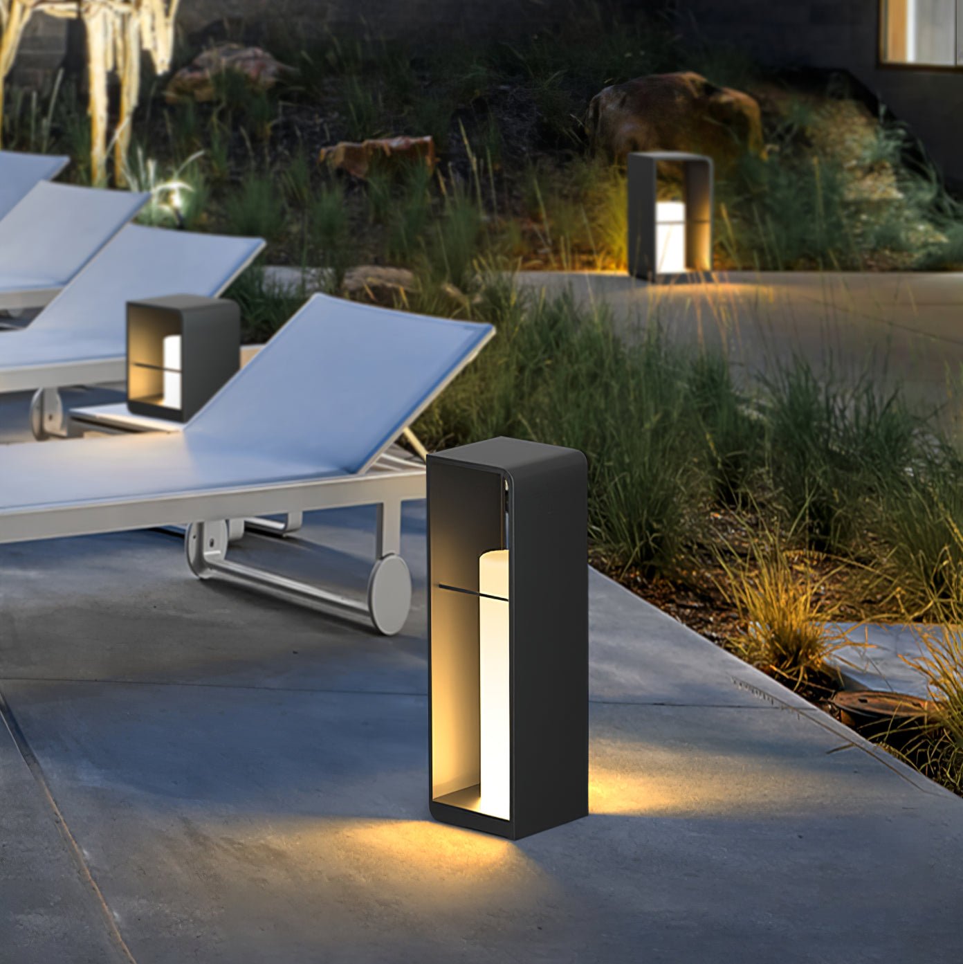 Zephyra Garden Solar Outdoor Light