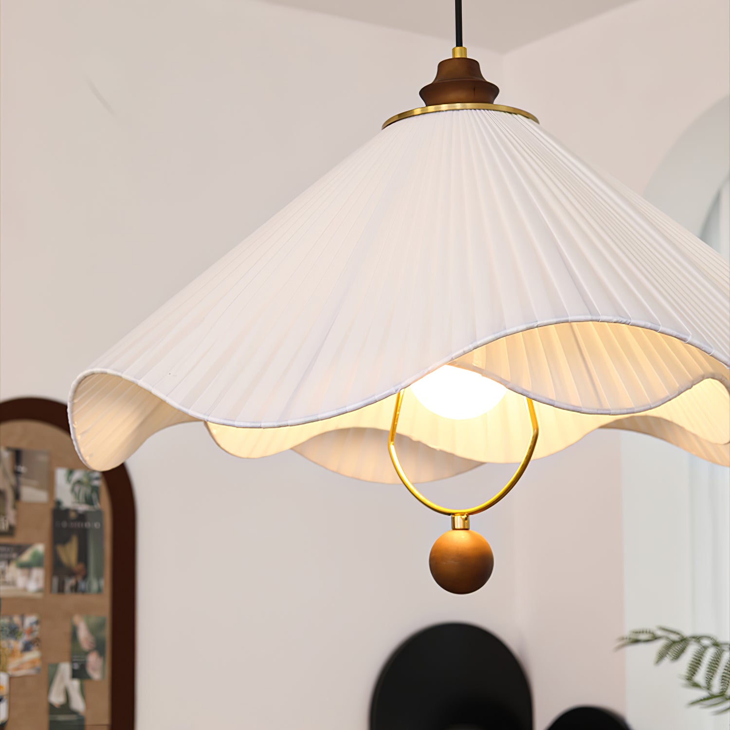 Scallop Edge Pendant Light