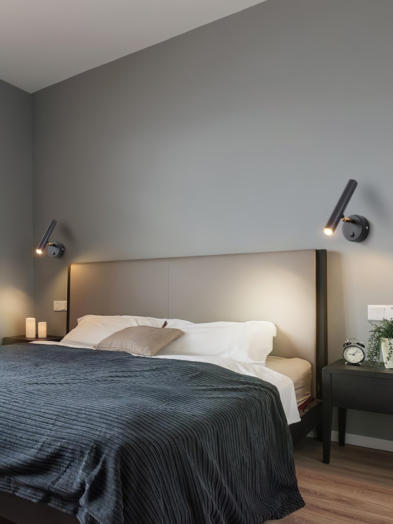 Slender Adjustable Wall Lamp