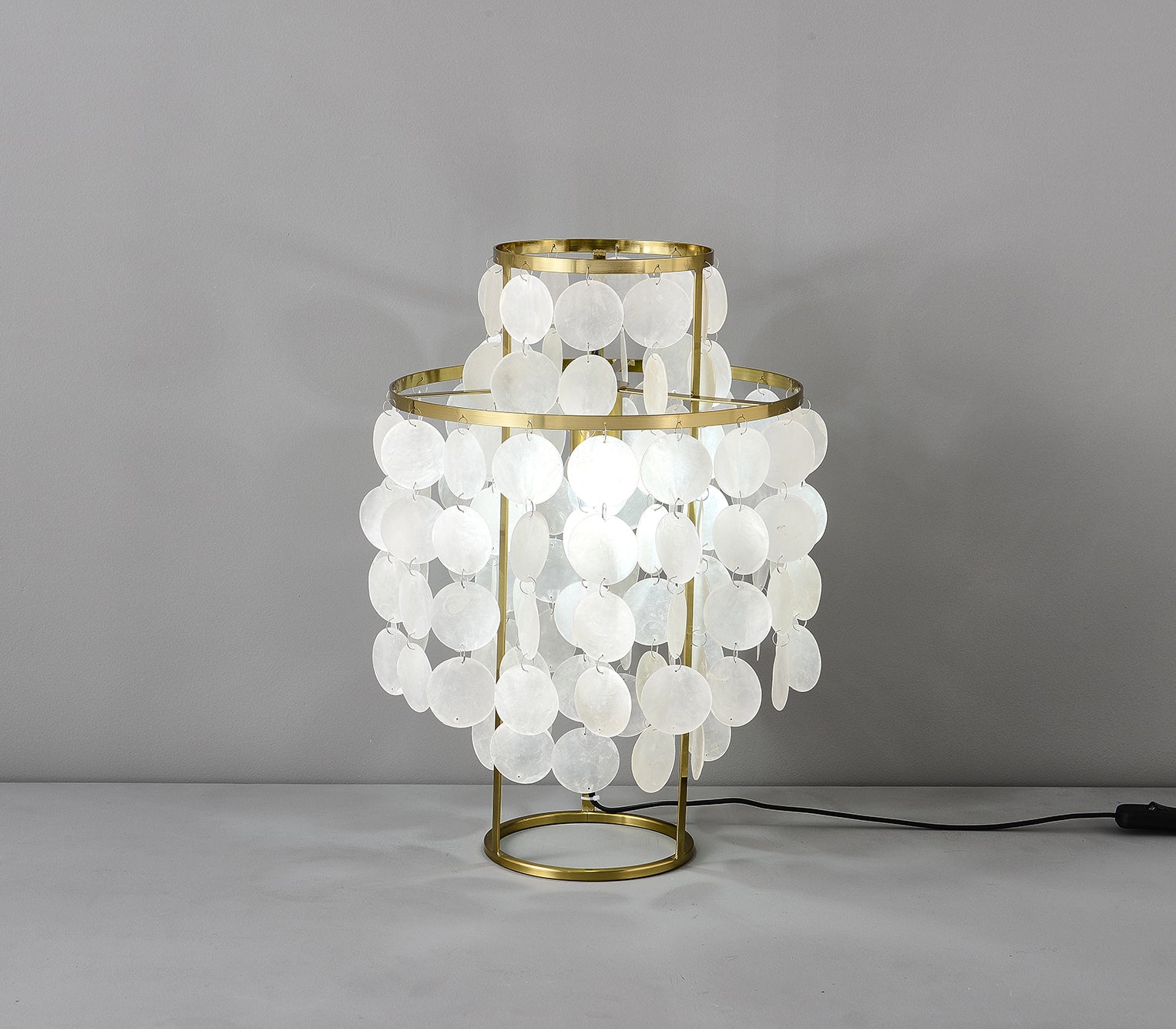 Round Shell Table Lamp