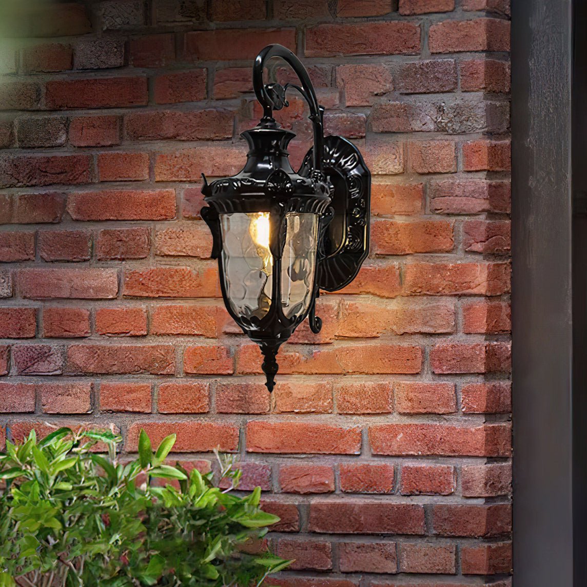 Heritage Outdoor Wall Lamp