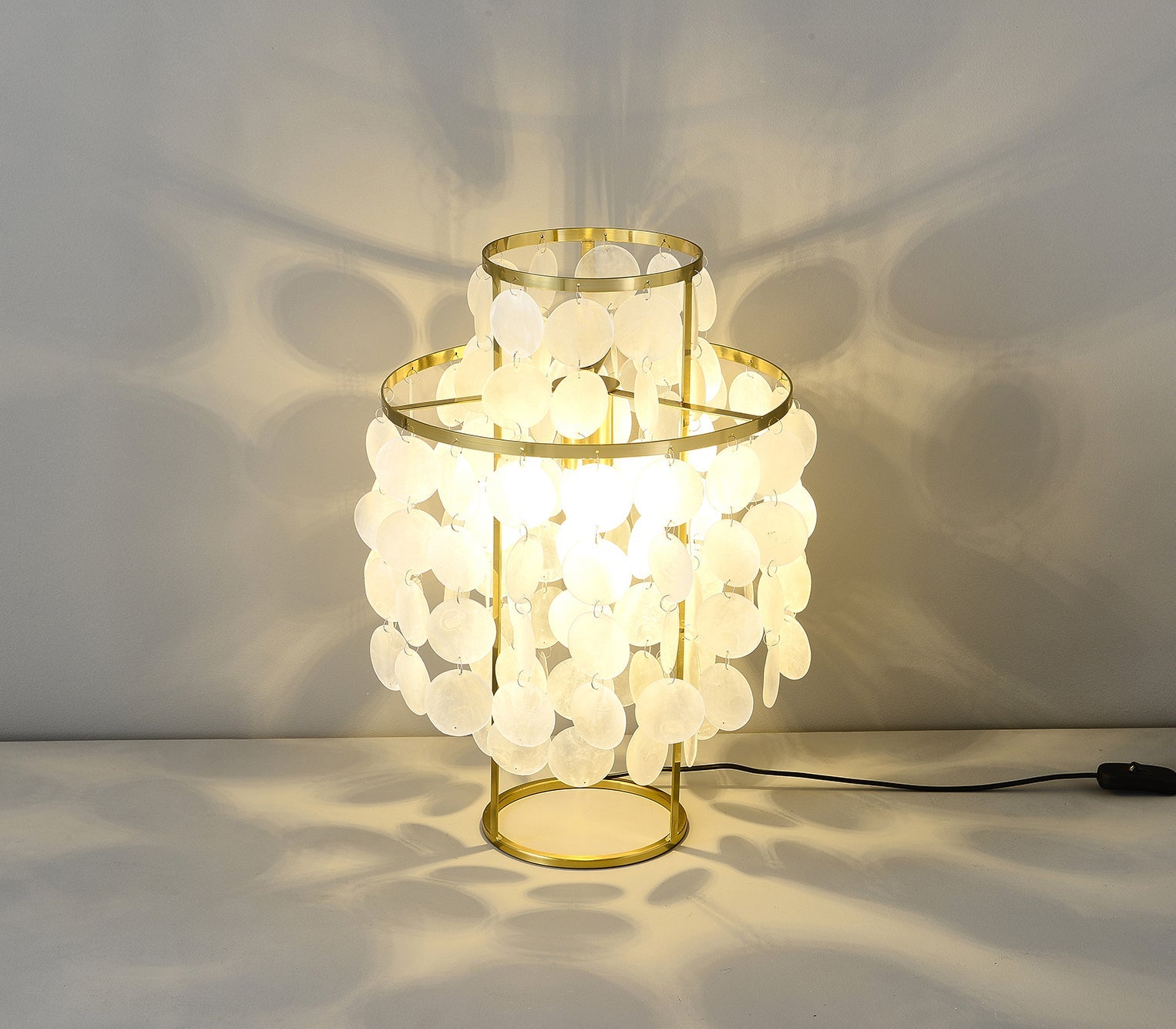 Round Shell Table Lamp