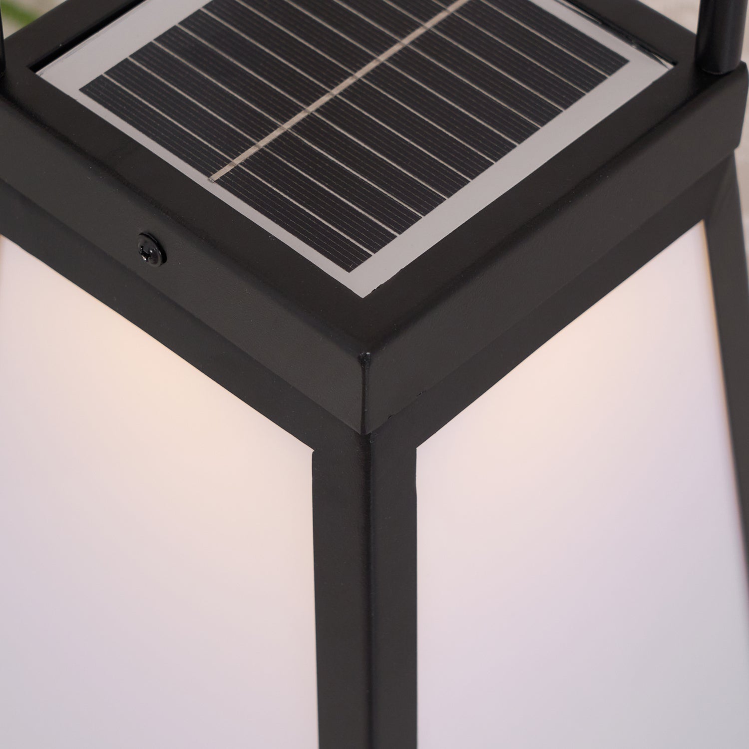 Roam Lantern Solar Outdoor Lamp