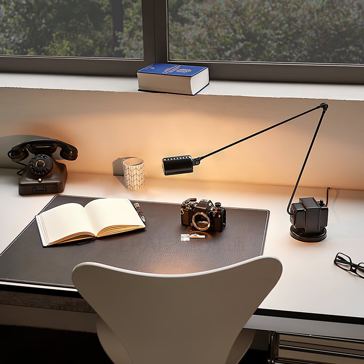 Dynamo Table Lamp