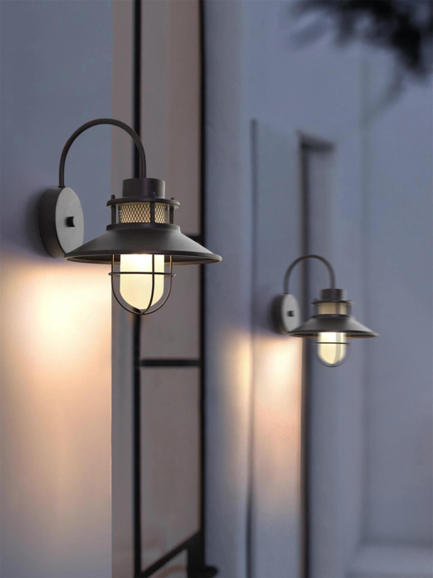 Felix Outdoor Wall Lamp