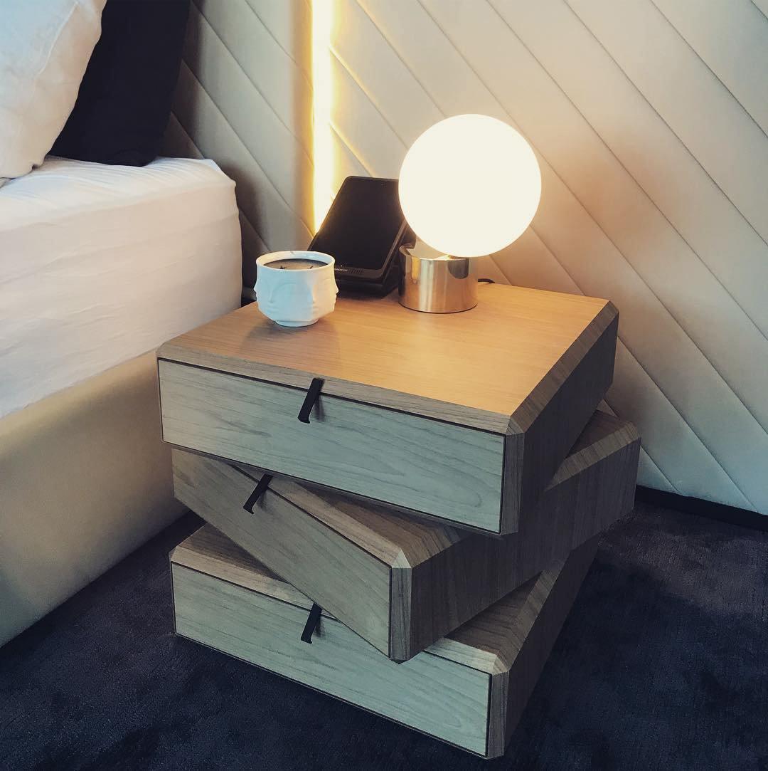 Tip of The Tongue Table Lamp