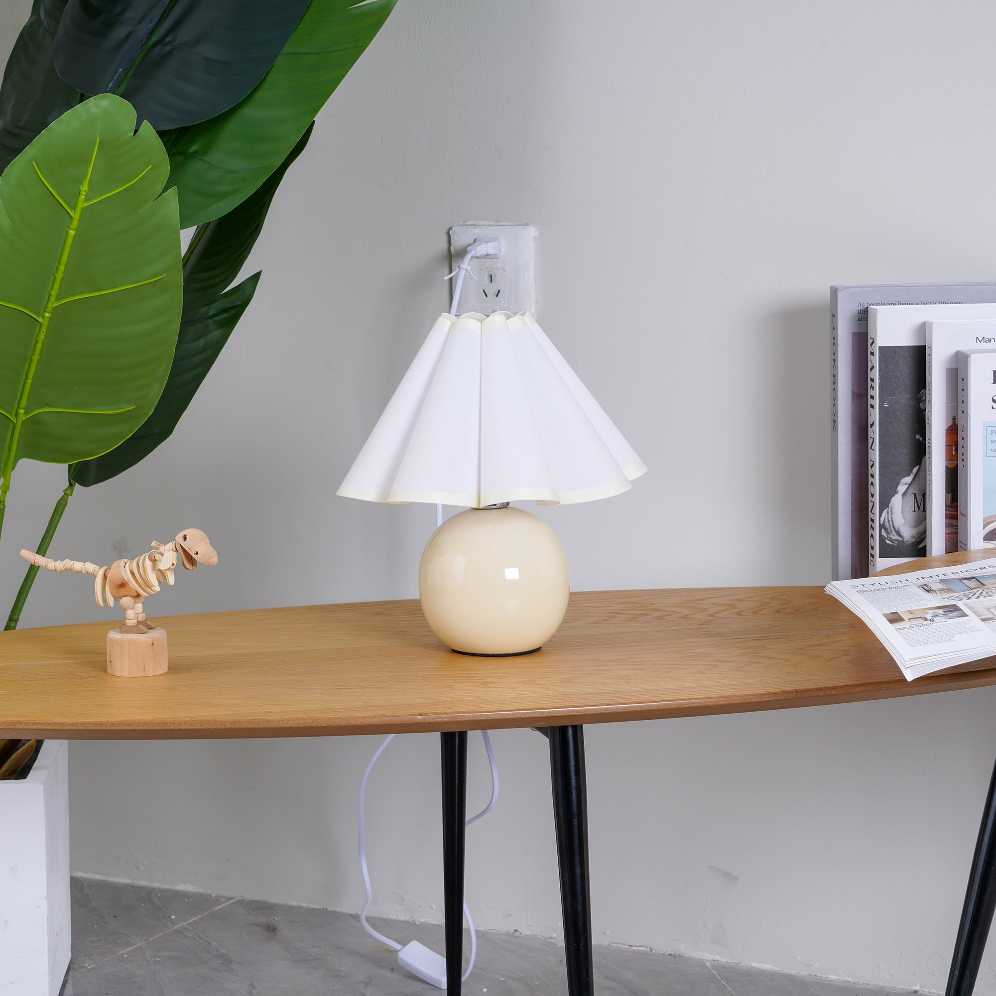 Kicsi Knife Pleat Table Lamp