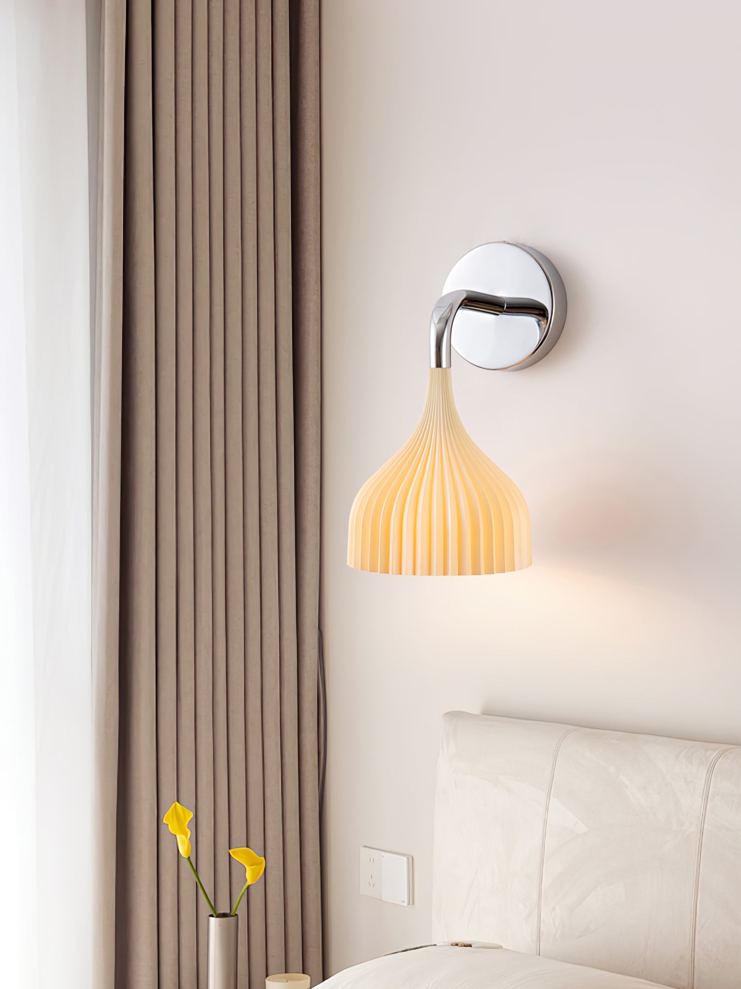 E Wall Lamp