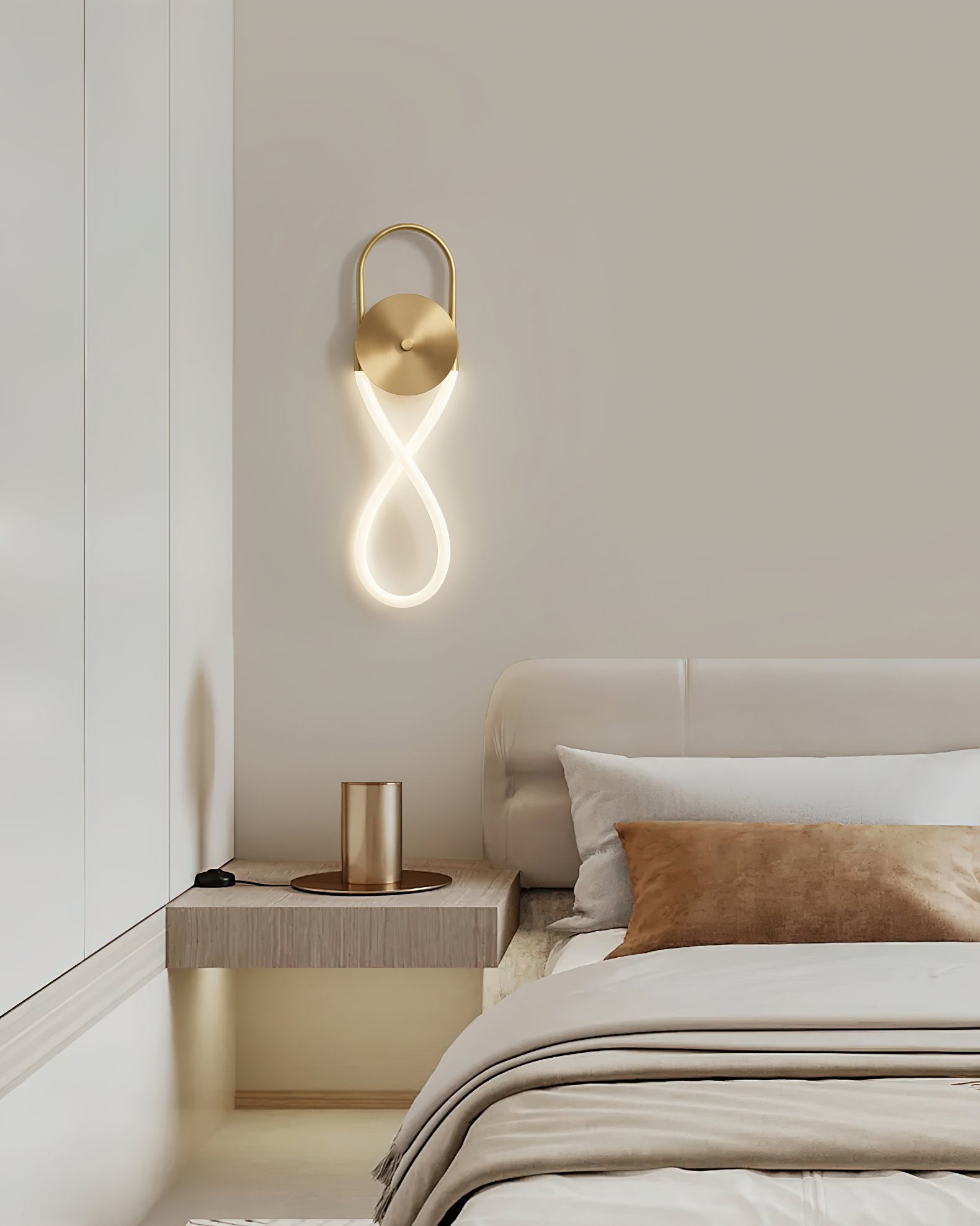 Necklace Loop Wall Lamp