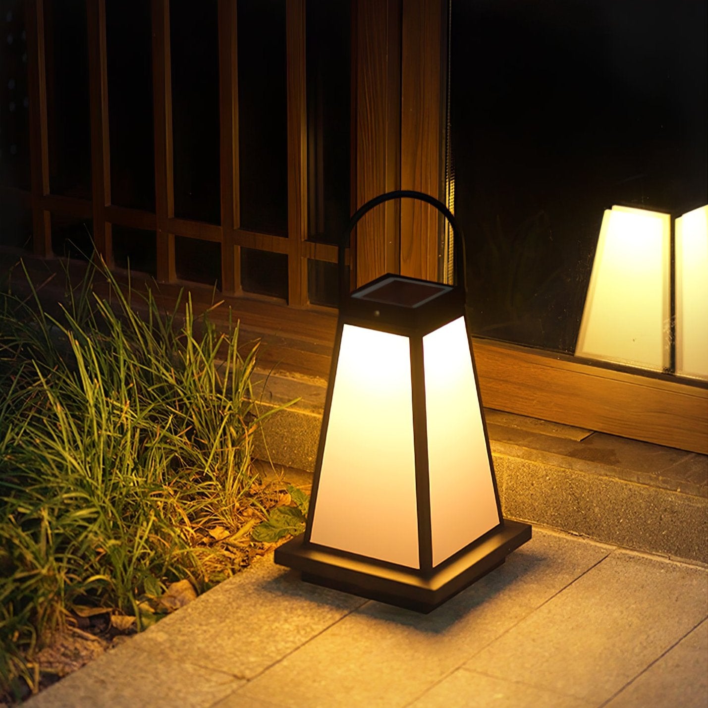 Roam Lantern Solar Outdoor Lamp