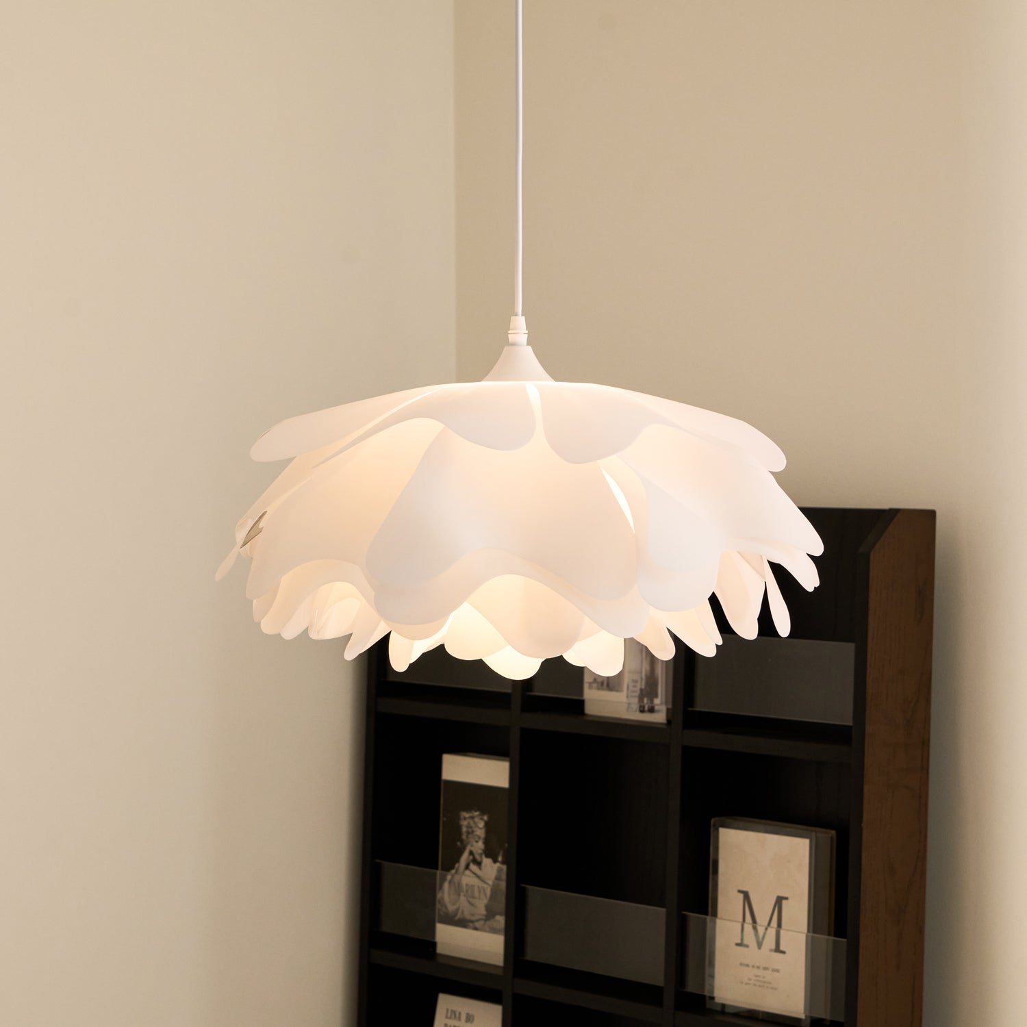 Flower Shaped White Pendant Lamp