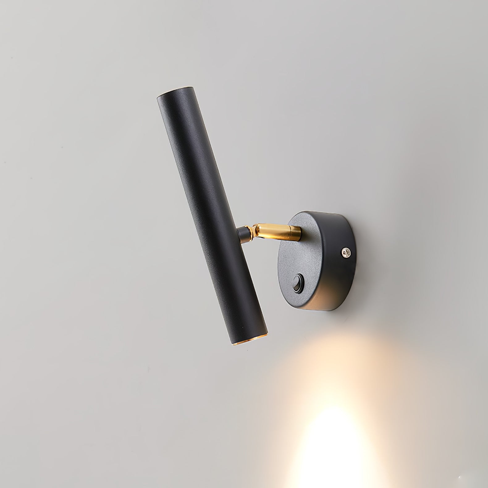 Slender Adjustable Wall Lamp